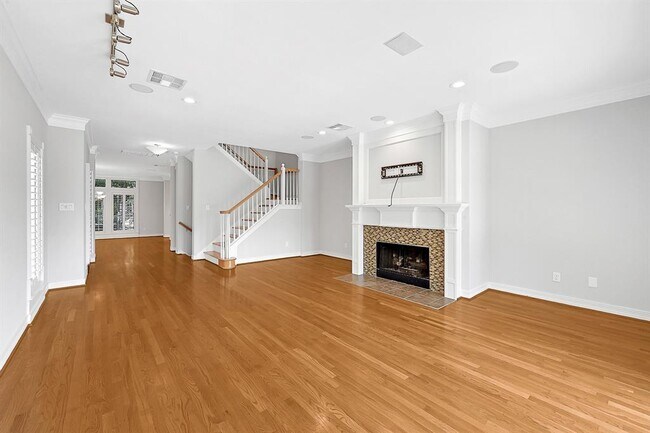 Building Photo - 1512 W Clay St