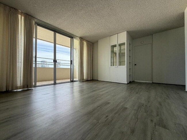 Building Photo - To register for the showing time below, note the 4 digit code: 4822 and click "APPLY NOW."(mobile...