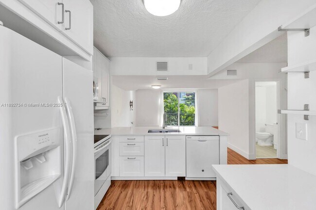 Foto del edificio - 1655 NE 115th St