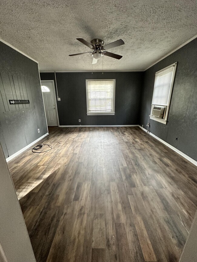 Foto del edificio - 2733 Kenwood Dr
