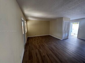 Building Photo - 707 S 19th Ave