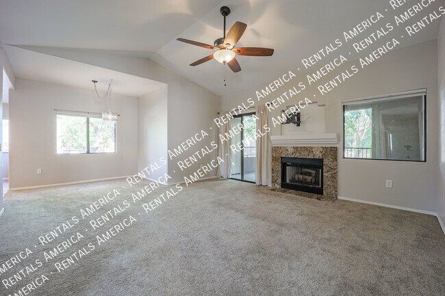 Foto del edificio - 15050 N Thompson Peak Pkwy