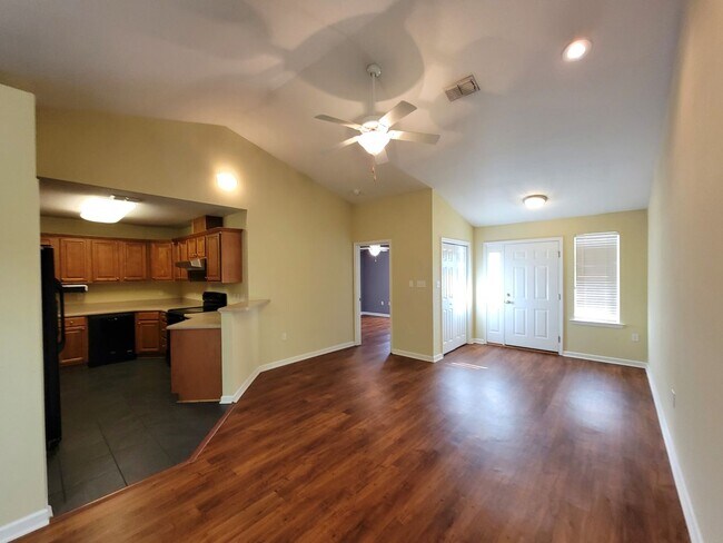 Foto del edificio - Lovely 3 bedroom town home off Apalachee Pkwy for rent August 7, 2026 $1800