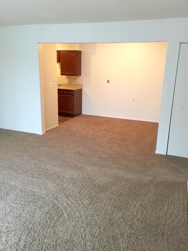Dining Room - 2700 W Forrest Hill Ave