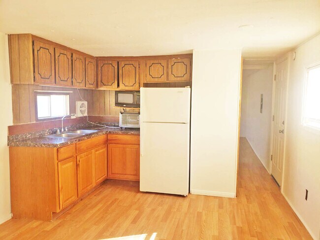 Building Photo - 1241 Vondell Dr