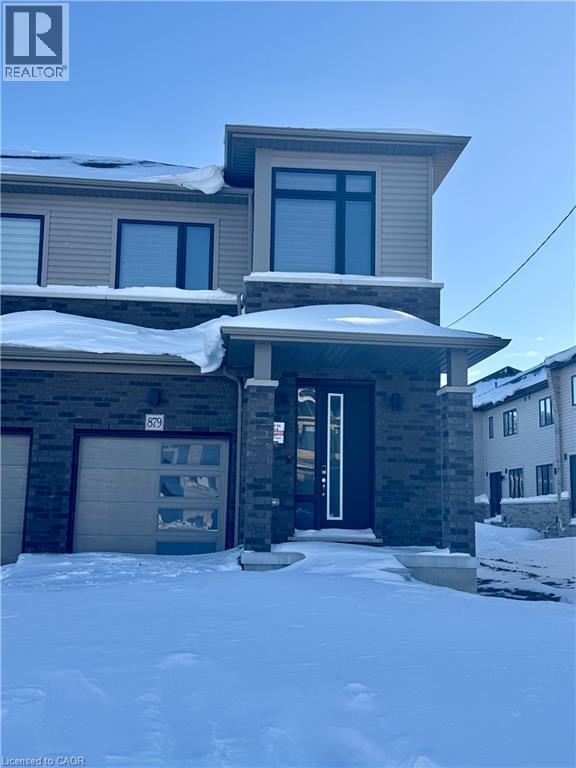 Building Photo - 879 Douro St