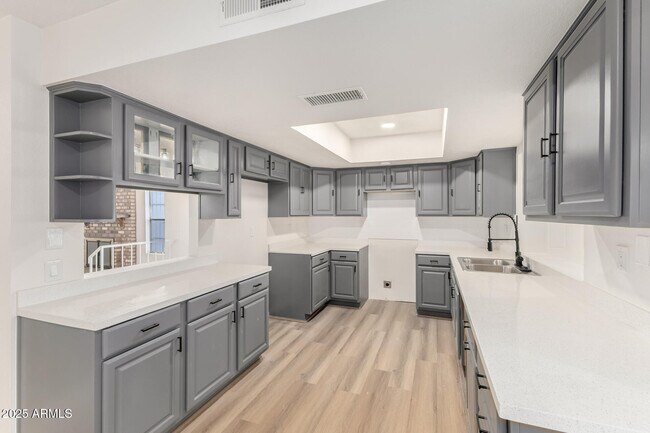 Foto del edificio - 16275 N 30th Dr