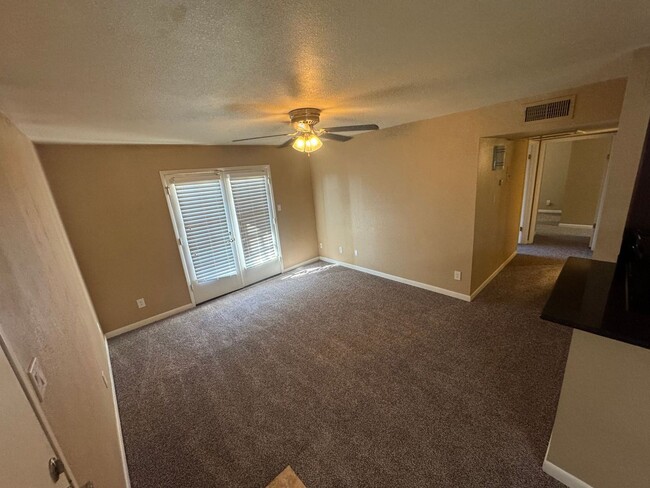 Building Photo - 2 Bedroom - 2 Bath 920 Sq. Ft. Condo in Be...