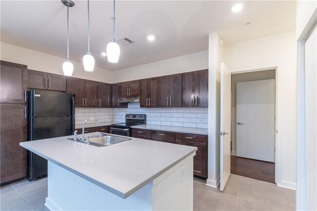 Building Photo - 6700 Menchaca Rd