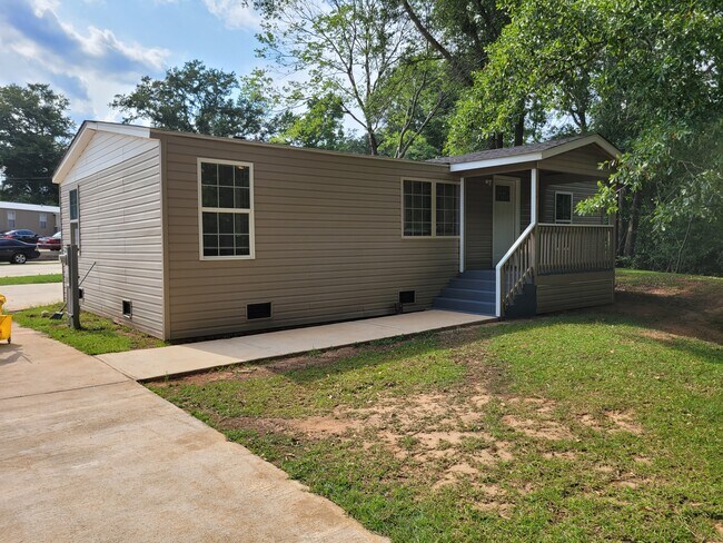 Foto del edificio - 716 N Houston Lake Blvd