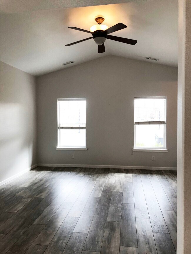 Building Photo - 156 Lavender Ln