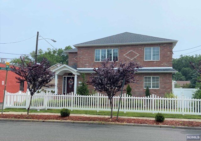 Primary Photo - 518 Saddle River Rd