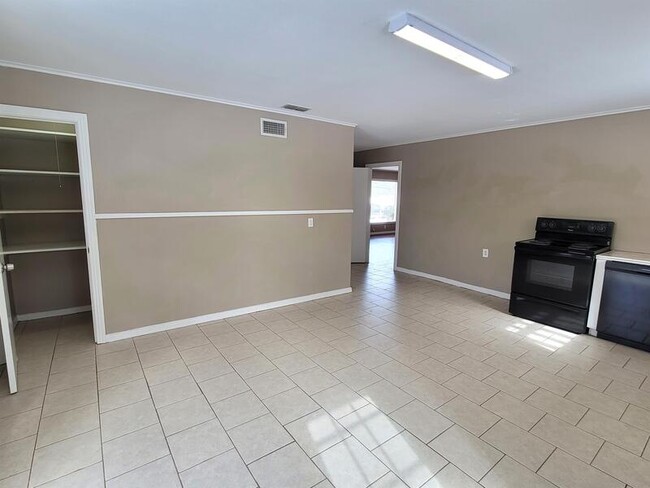 Building Photo - 1218 Graham Dr