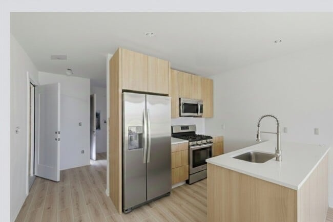 Building Photo - 1035 Commonwealth Ave