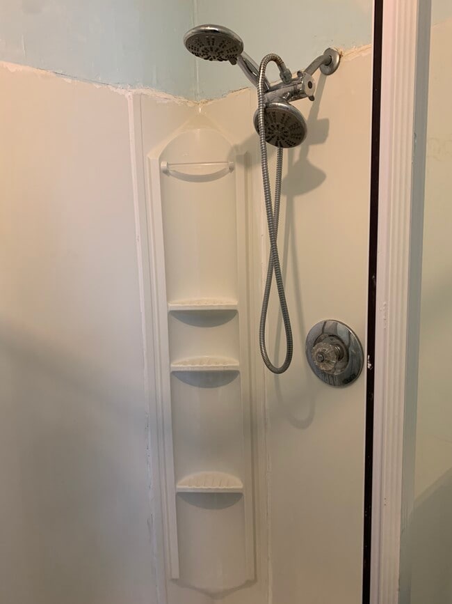 Foto del edificio - 147 N Stanley Dr