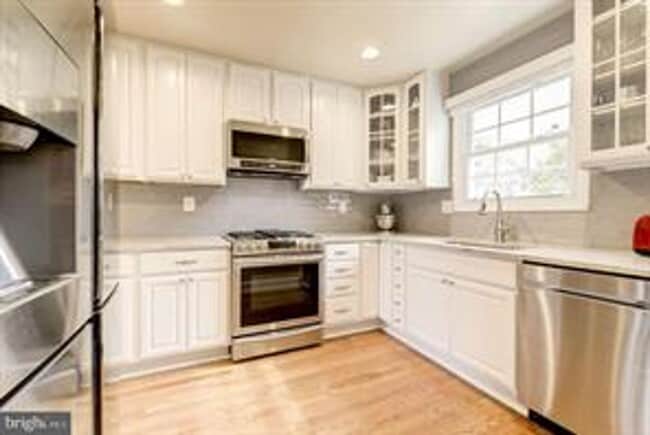 Building Photo - CHARMING COLONIAL LOCATED IN QUIET COURT I...