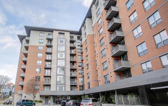 Foto del edificio - 3883 Connecticut Ave NW