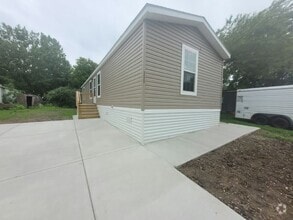 Building Photo - 111 Maple Dr