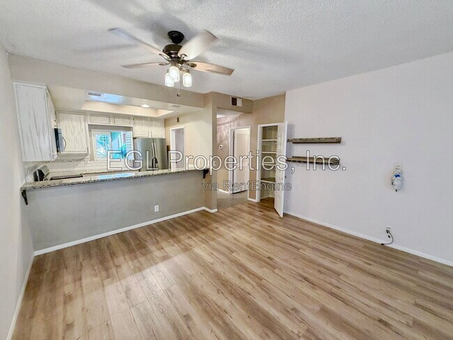 Foto del edificio - 3480 Barham Blvd