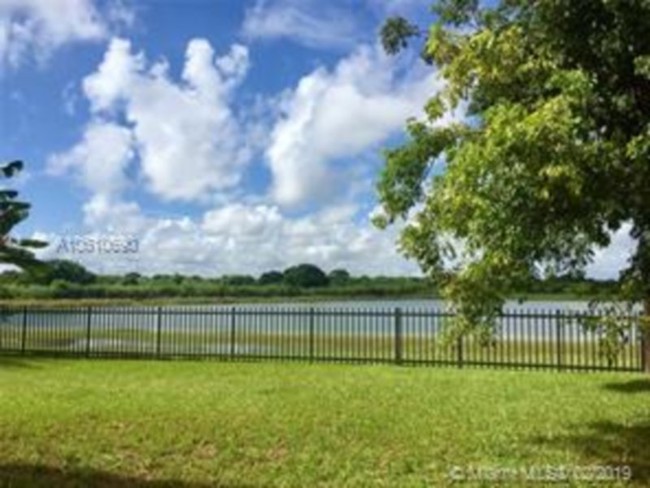 Foto del edificio - Lakefront home for rent in Isles of Bayshore