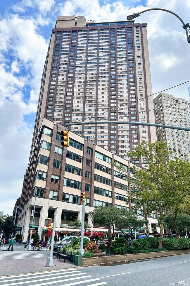 Foto del edificio - 20 W 64th St