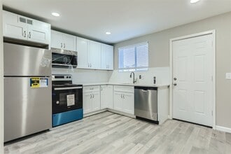 Building Photo - 2545 Kenton St