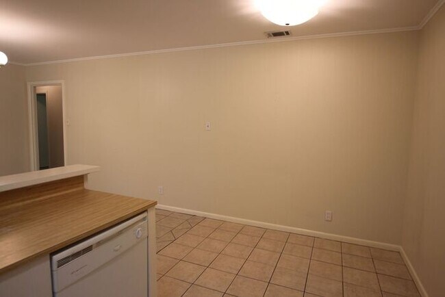 Building Photo - Tour Today! 3 Bedroom, 1 Bathroom home in Tyler!