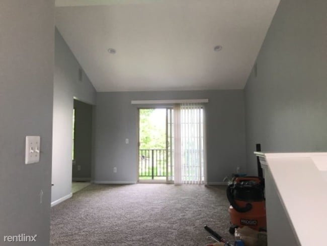 Building Photo - 16701 Kensington Dr