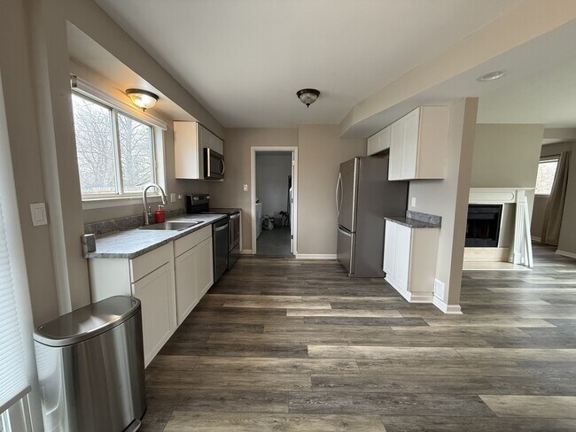 Foto del edificio - 1948 Henbert Rd