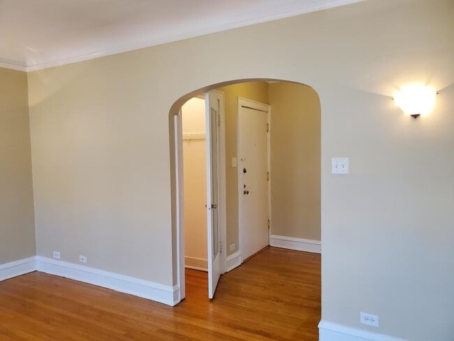 Building Photo - 802 Elmwood Ave