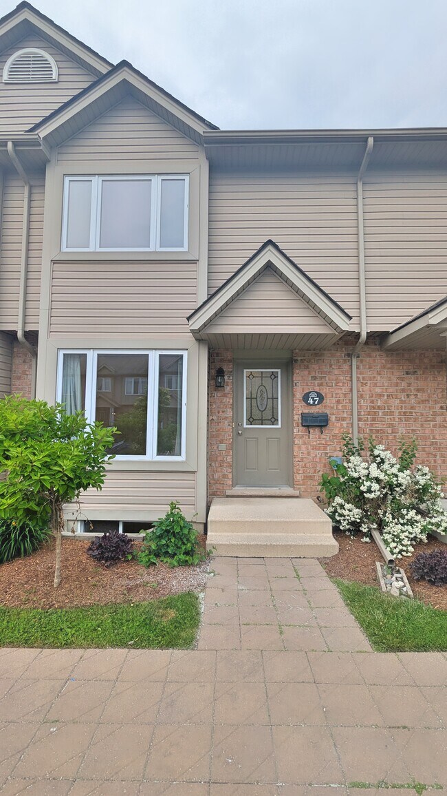 Building Photo - 1600 Mickleborough Dr