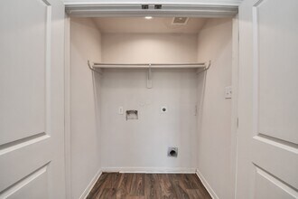 Building Photo - 164 Goldenrod