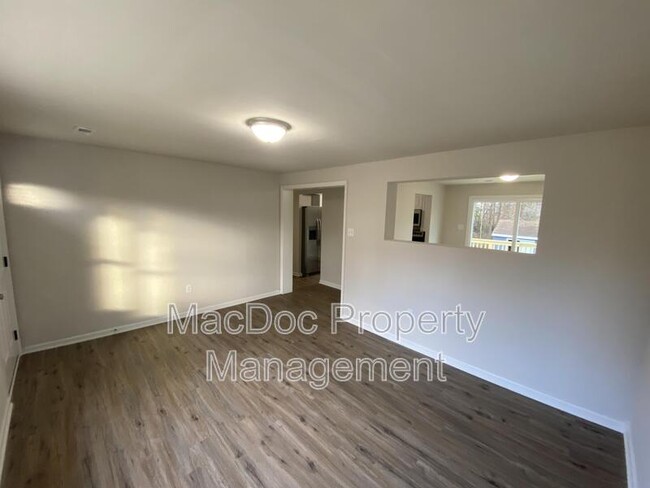 Building Photo - 211 Northview Dr