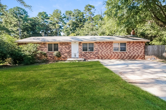 Primary Photo - Great Home located in Ellenwood