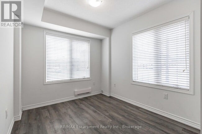 Building Photo - 555 Allport Gate