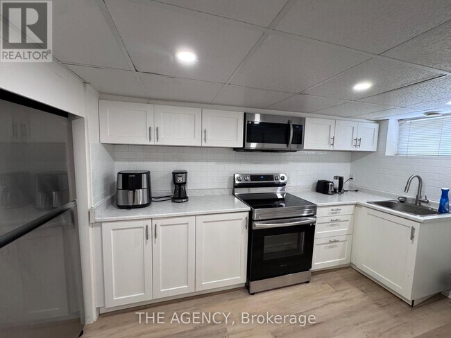 Building Photo - 26 Beaverbrook Ave
