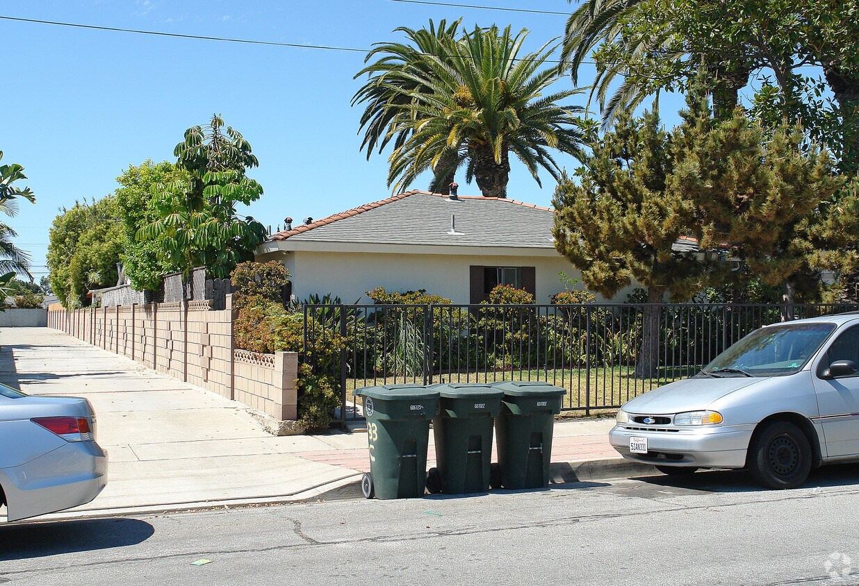 Building Photo - 327 E 18th St