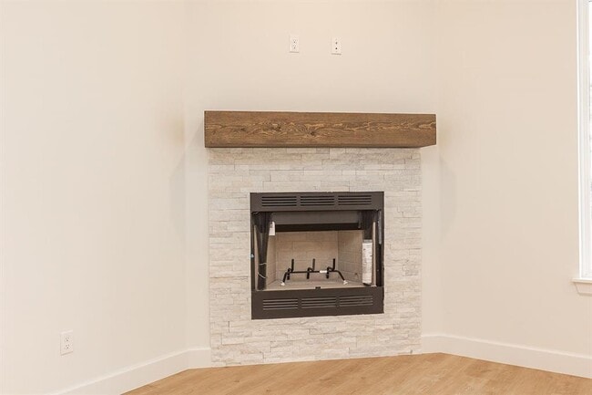 Building Photo - 127 Willow Grv Ln