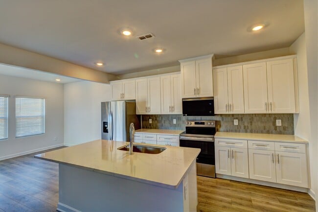 Foto del edificio - 5030 Poplin Vly