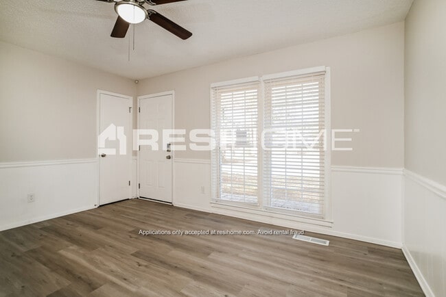 Foto del edificio - 8082 Huntington Dr