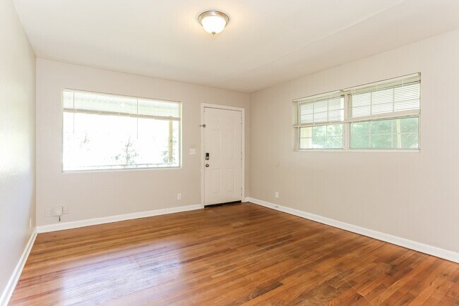 Building Photo - 7244 Rhode Island Dr E