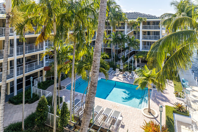 Piscina - The Royal Colonial Apartments