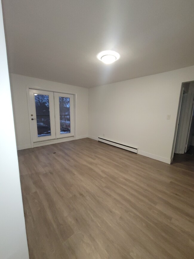 Building Photo - 70 Albert St