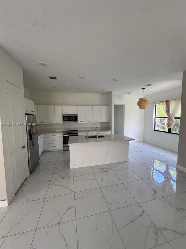 Foto del edificio - 17355 SW 41st St