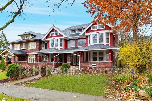 Building Photo - 39 E 32nd St