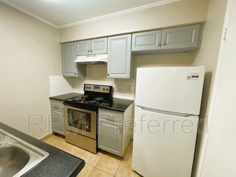 Primary Photo - 2110 Wilcrest Dr