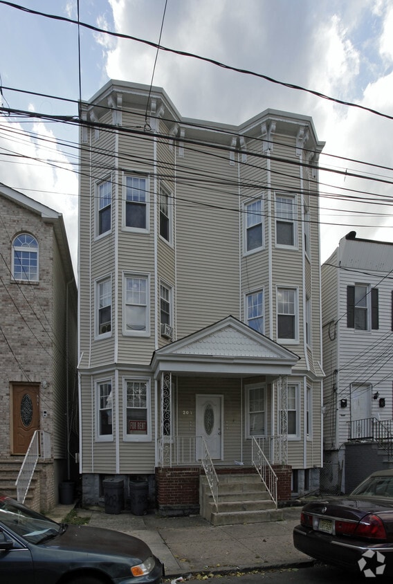 Primary Photo - 203 Armstrong Ave
