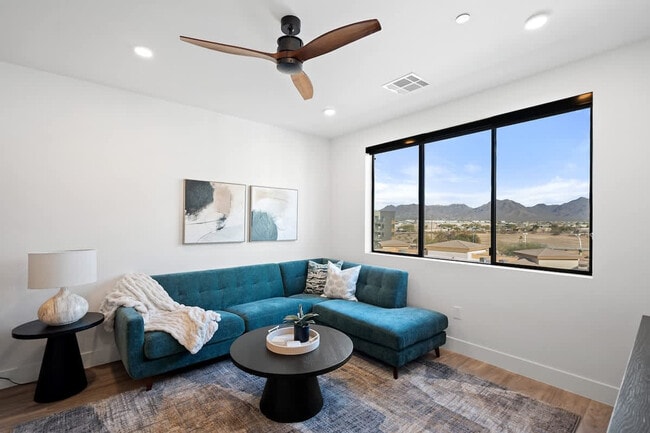 Foto del edificio - 15825 N 71st St