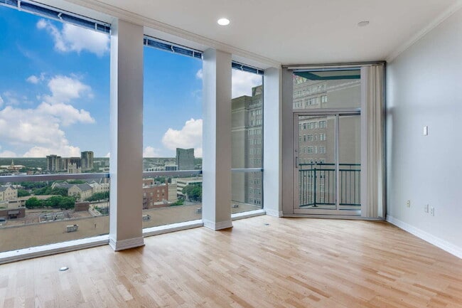 Building Photo - 1-Bedroom luxury Condo at The Tower in Downtown Fort Worth