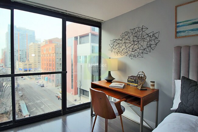 Foto del edificio - 700 S State St